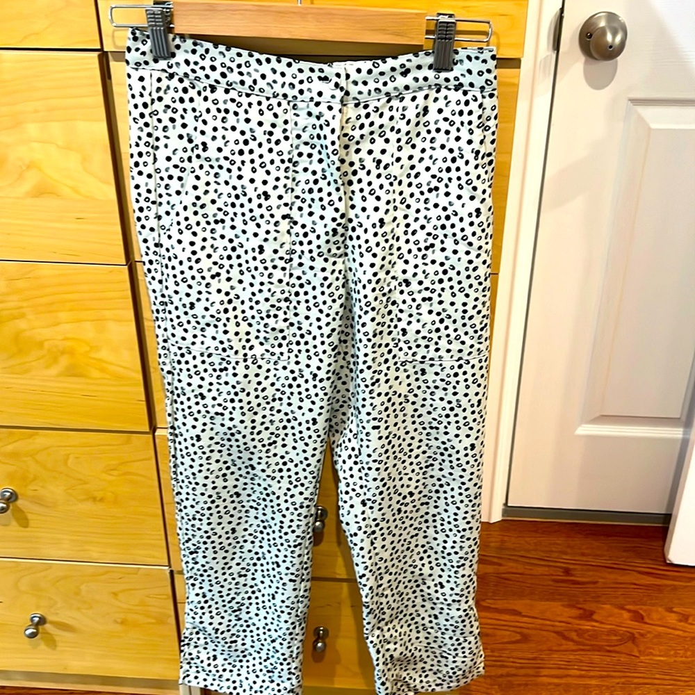 Size XS: Flynn sky white leopard dotted capri pants light weight